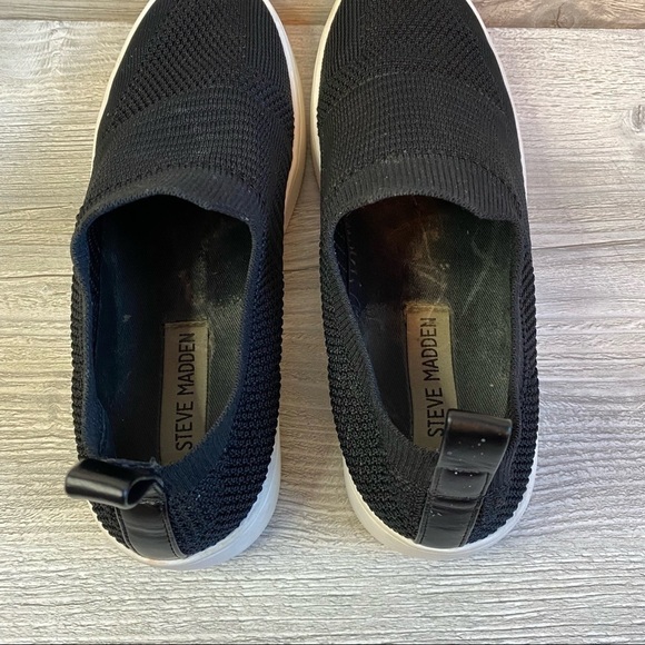 Black sneaker with chunky white sole. Steve Madden Beale fabric sneakers Size 6 - Picture 7 of 12